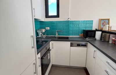 Location longue durée d’un grand appartement de 4 pièces avec hauts plafonds, 92 m², Belgrade, Serbie
